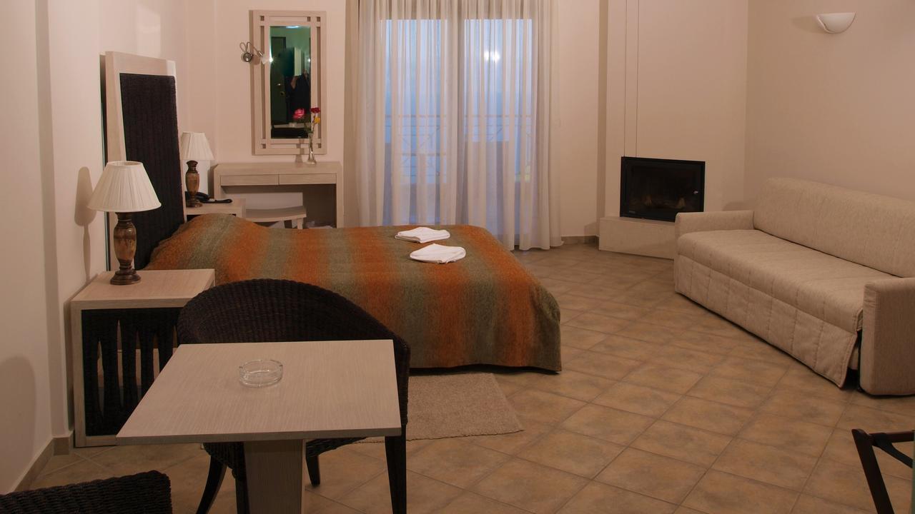 Hotel Theasi Diakopto Ngoại thất bức ảnh